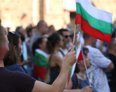 14-и ден на протести под прозорците на властта, всичко е спокойно