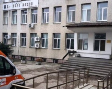 Пациентката от Карлово, заразена с коронавирус, е преместена в COVID отделение