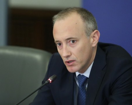 Учениците в класните стаи от 15 септември! Министърът потвърди, че занятията почват в присъствена форма