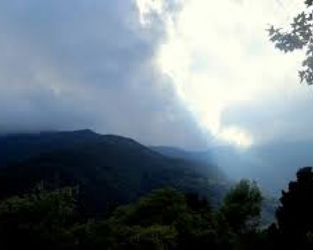 Утре - жега и пак валежи, но предимно в планинските райони