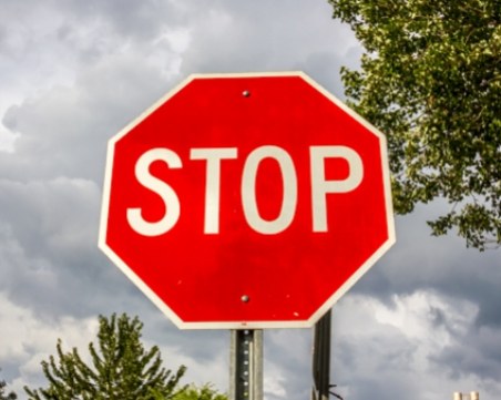 19-годишен младеж не спря на знак СТОП, предизвика ПТП край Пловдив