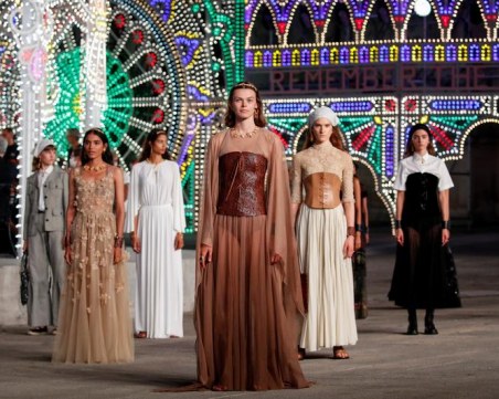 Dior организира бляскаво ревю! Заложи на колекция с италиански мотиви
