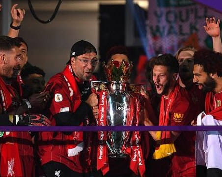 Ливърпул наниза 5 на Челси и официално си получи шампионския трофей