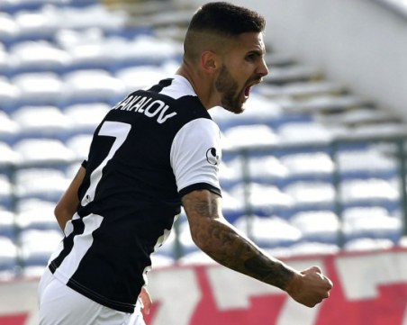 Локо иска да си върне нападател, чака чужденци на проби