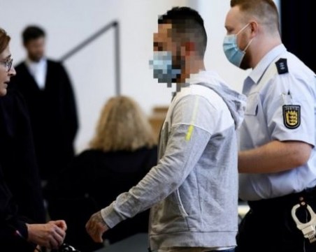 Присъди за 10-тимата мигранти, изнасилили 18-годишна пред дискотека в Германия