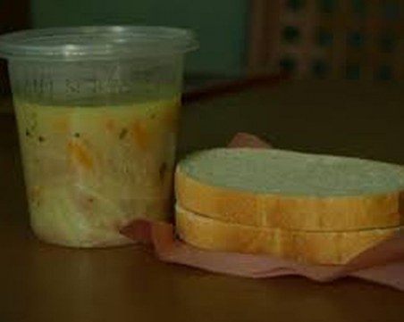 Раздават топъл обяд на нуждаещи се до края на годината