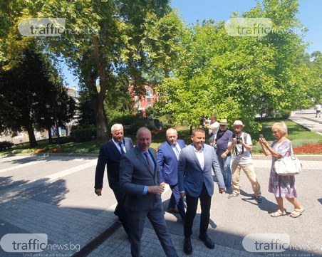 Транспортният министър пристигна в Пловдив! Подписва договор за важен железопътен проект