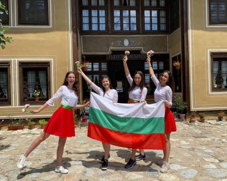 Учебна компания от Карлово може да стане най-добрата в Европа! Да я подкрепим