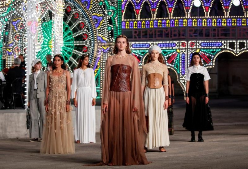 Dior организира бляскаво ревю! Заложи на колекция с италиански мотиви