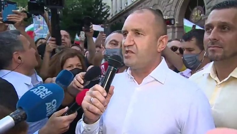 Радев слезе при протестиращите: Властта е глуха на исканията ви