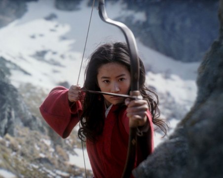 Дисни отлага премиерите на 