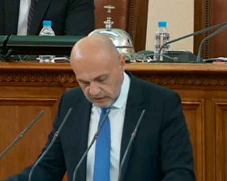 Дончев представи новите министри, от БСП го посрещнаха с 