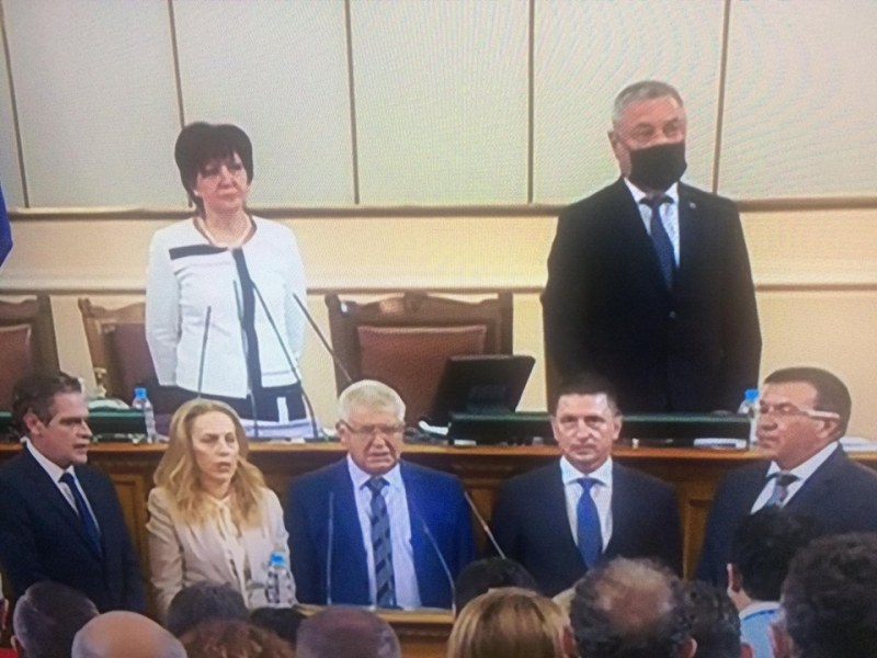 Депутатите подкрепиха рокадите в кабинета! Новите министри се заклеха