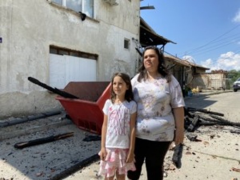 Семейство с три деца остана без дом след пожара в Сопот, започва дарителска кампания