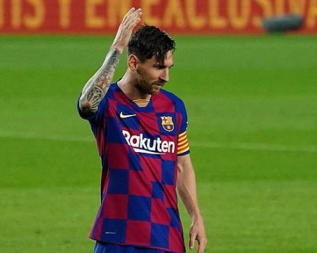 Меси все по-близо до напускане на Барселона