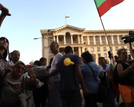 Опитът на Дариткова да напусне сградата на БНТ доведе до сблъсъци