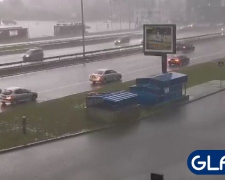 Порой се изля в София, пожарната е на крак