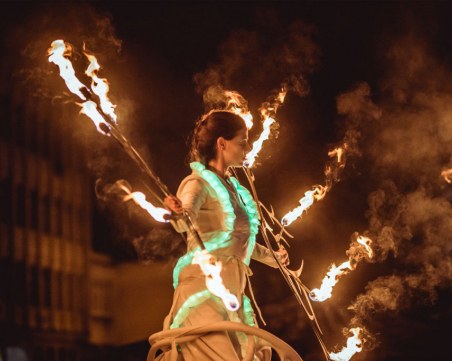 Танцово шествие тръгва по Главната, 