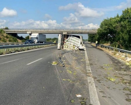 Тир се преобърна на АМ 