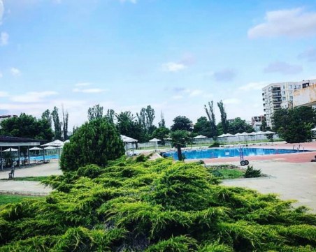 Жители на Аджасана се жалят от дискриминация, отказали да ги пуснат в два басейна