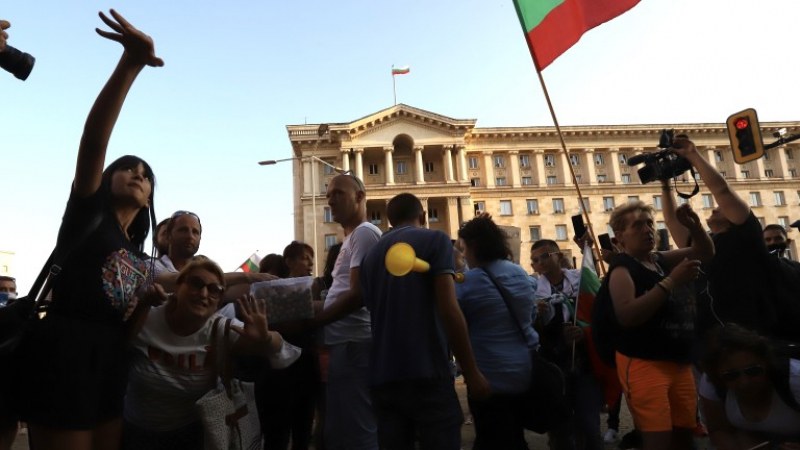 Опитът на Дариткова да напусне сградата на БНТ доведе до сблъсъци