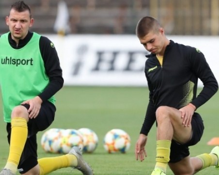 Ботев започна с 20 футболисти