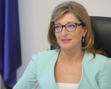 Министър Захариева отива в Гърция, ще объжда движението на граждани в пандемията