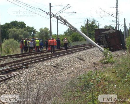 Няма пострадали при катастрофата между автомобила и товарния влак в Стара Загора