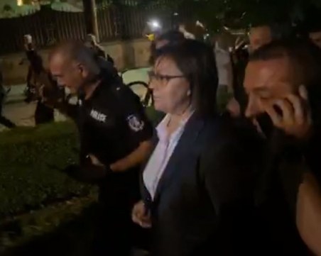 Нинова: Извинявам се на полицаите, че им отказах да ме изведат от сградата на БНТ