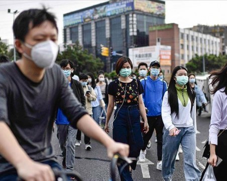 Виетнам затваря клубове и козметични салони! Северна Корея блокира град