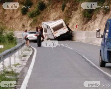 Има починал при тежката катастрофа на пътя Девин – Кричим