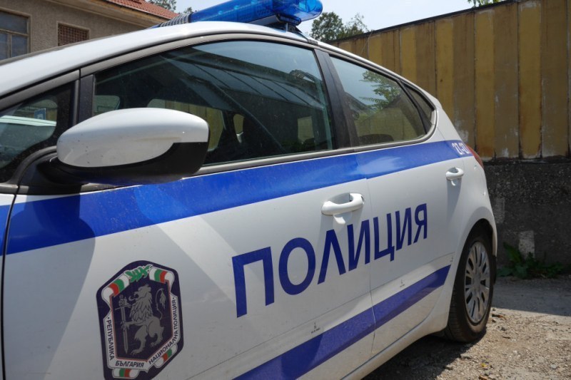 Пловдивчанин потроши 4 паркирани автомобила в Тракия и избяга