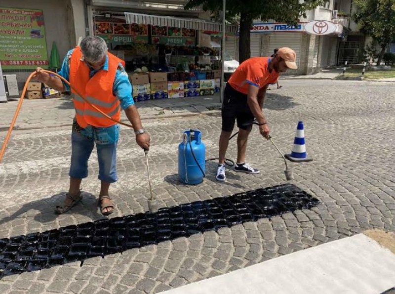 За първи път в Пловдив: Нова експериментална пешеходна пътека върху паважна настилка