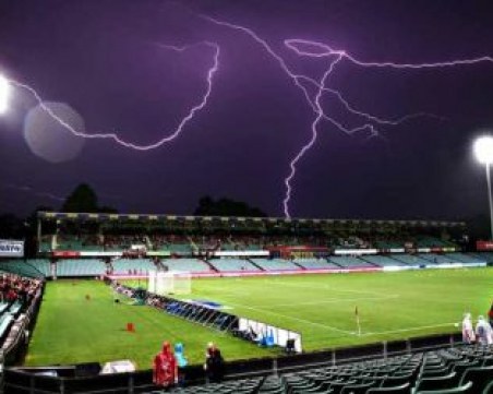 Две футболистки загинаха от мълния в Мексико