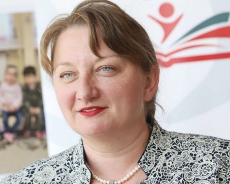 Сачева: Отпускаме помощи на родителите, ако училищата отново затворят