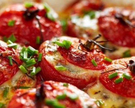 Страхотна идея за вечеря - печени домати със спанак и сирене