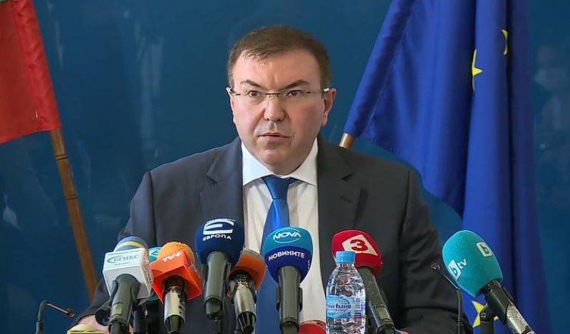 Над 250 млн. лева отиват в здравеопазването за справяне с COVID-19, вдигат доходите на медиците