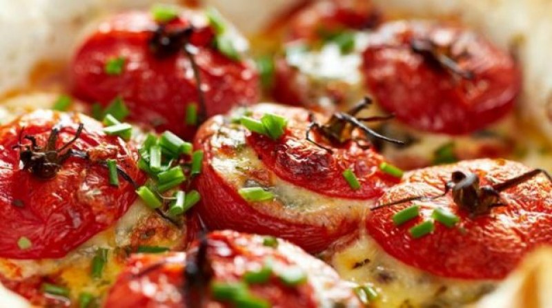 Страхотна идея за вечеря - печени домати със спанак и сирене