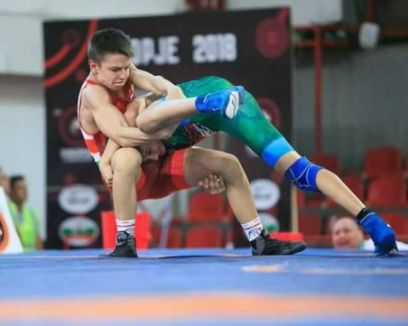 Български талант в борбата издаде поетична книга