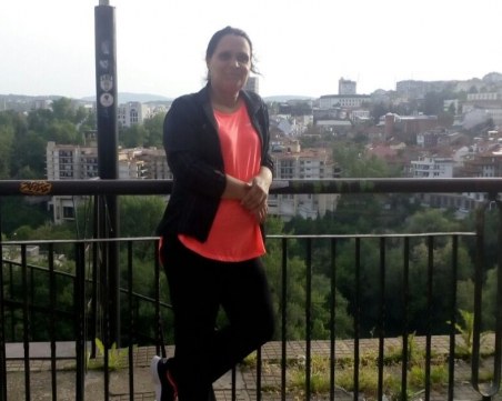 Мария от Садово се бори с коварен тумор, нуждае се от скъпо лечение