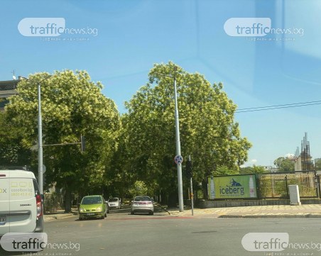 Неработещи светофари предизвикаха хаос на кръстовище в Пловдив