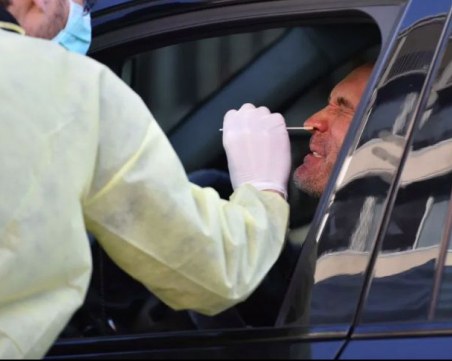 Хиляди британци може да са били тествани грешно негативно за COVID-19