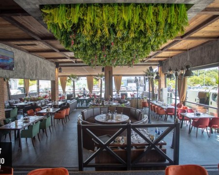 Хитов ресторант под тепетата привлича клиенти с деликатеси и свежи напитки