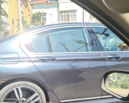 Опасно и безотговорно - дете на предната седалка по пловдивски булевард