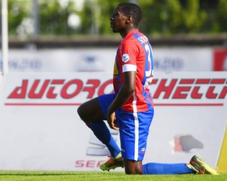 Локо чака защитник от ПСЖ