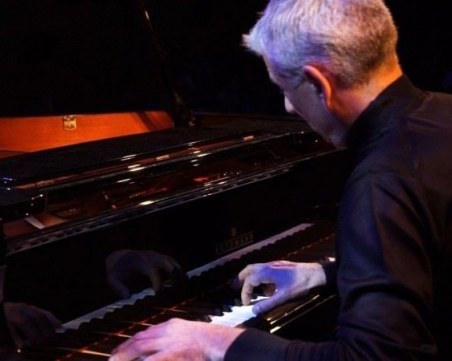 Маестро Стоиц Гъдев с онлайн концерт тази вечер