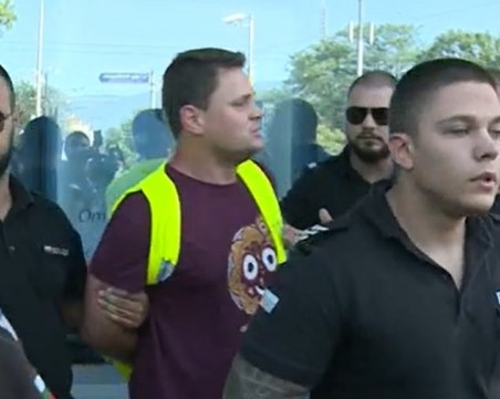 Протестиращ нападна жена в центъра на София, арестуваха го