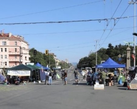 Протестиращите блокираха ключови булеварди в София