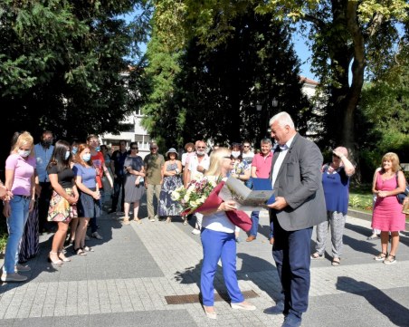 След 51 години стаж в община Пловдив: Елка излезе в пенсия