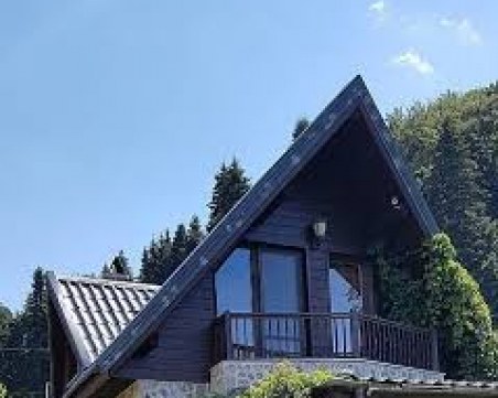 Виладжии от Бряновщица излизат на протест, баровец с басейн ги оставил без вода